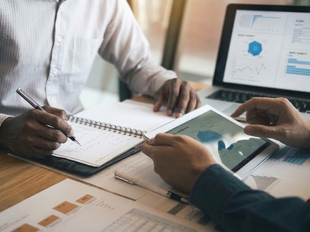 Échange de documents pour préparer un financement immobilier
